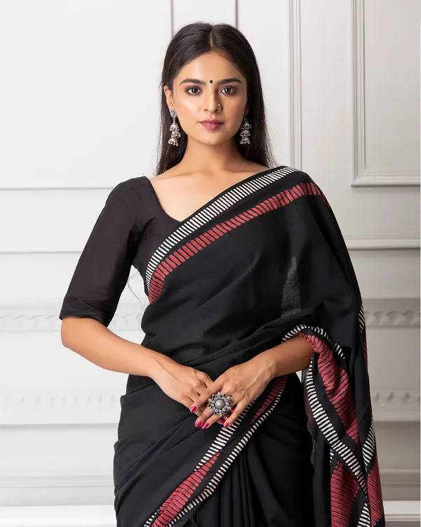 Red_Cotton_Linear_Hblock_Print_Mulmul_Saree_For_Women